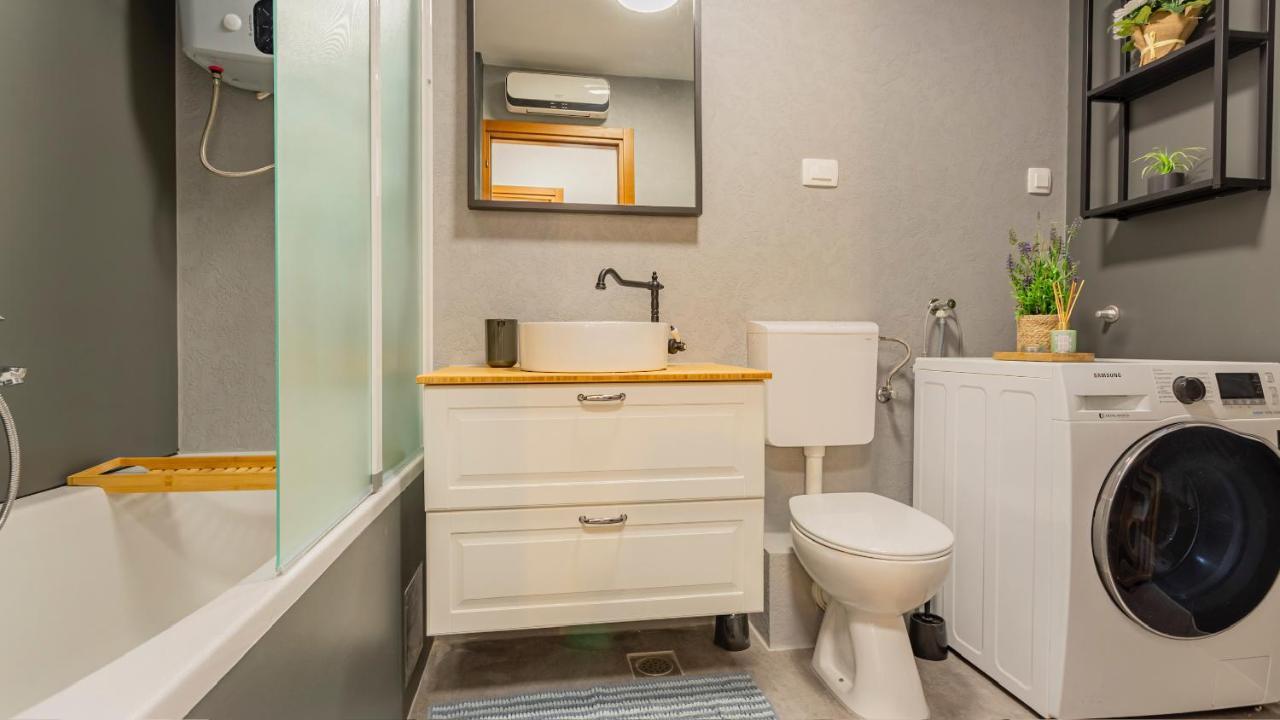 New Delux Green Garden Apartment With Hotube **** スプリト エクステリア 写真