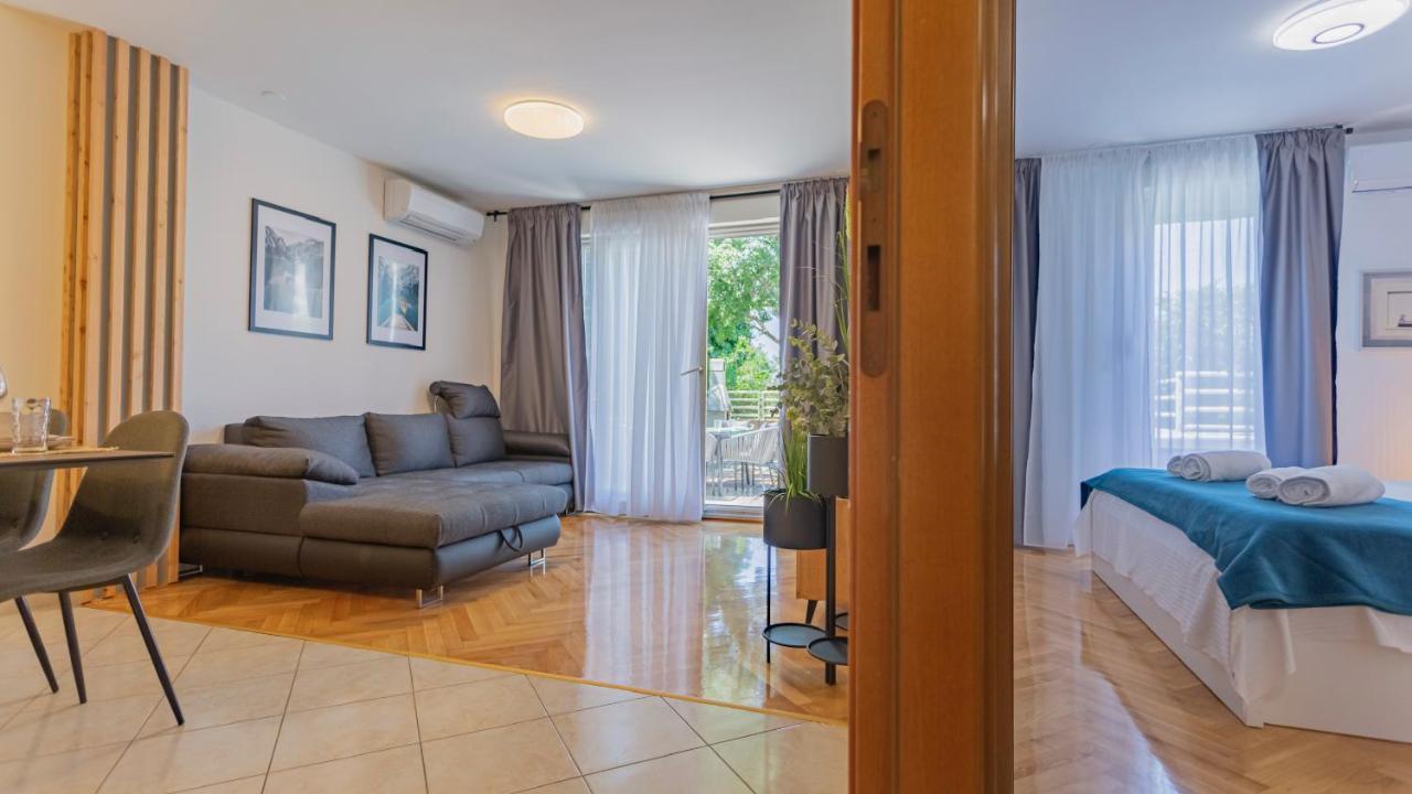 New Delux Green Garden Apartment With Hotube **** スプリト エクステリア 写真